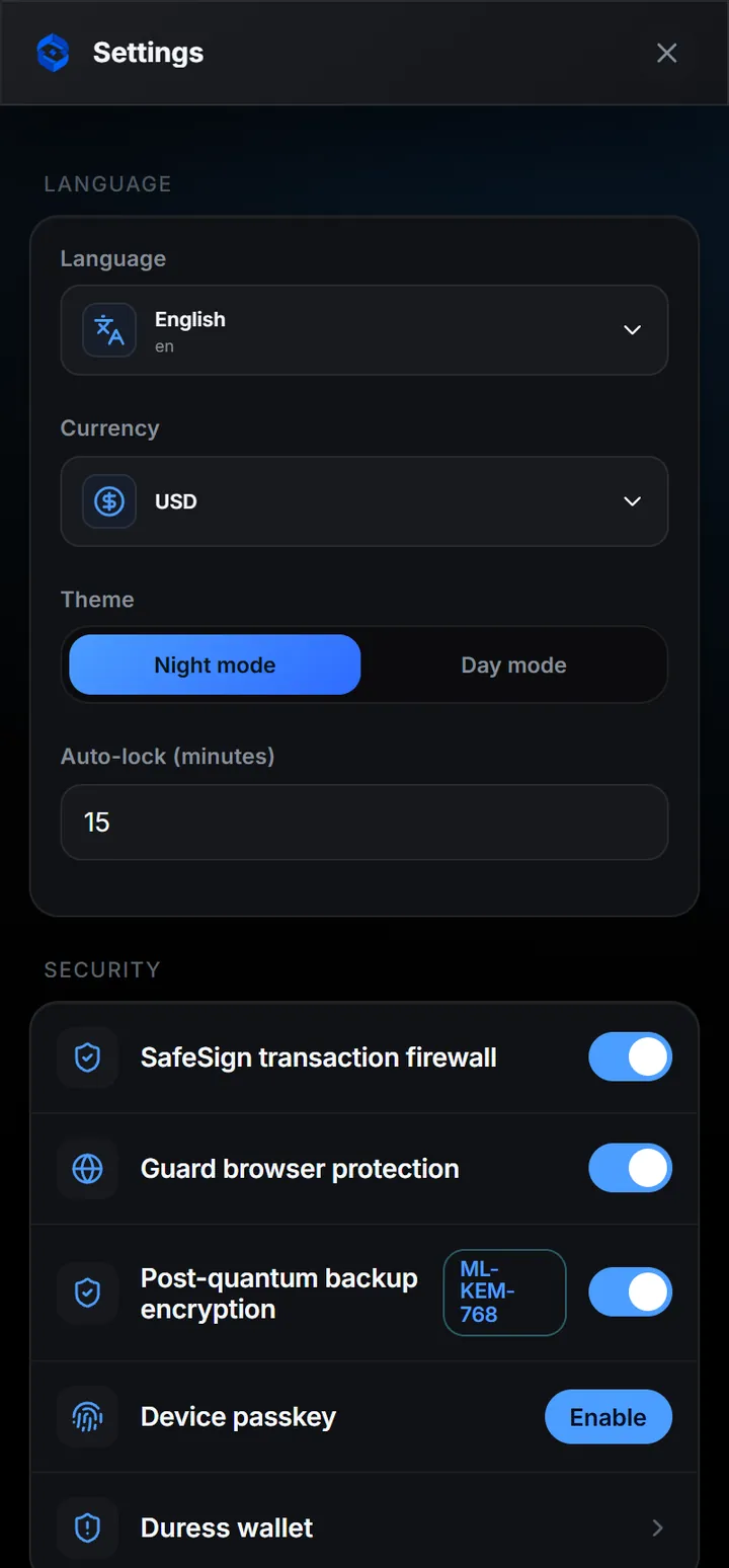De SafeSign-transactiefirewall, auto-lock en thema staan in de instellingen van de wallet zelf, niet in een profiel op afstand.